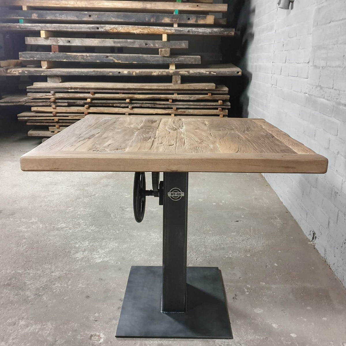 Industrial design bistro table – height adjustable base – IND502