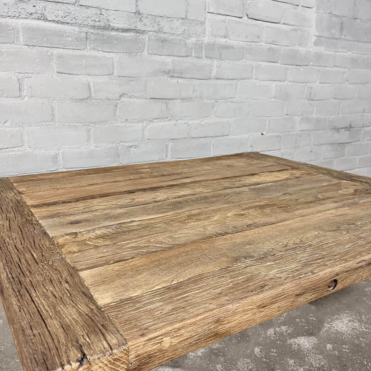 Industrial design bistro table – height adjustable base – IND753