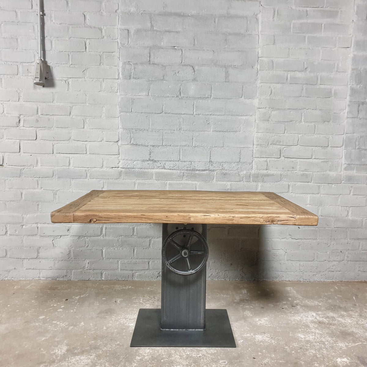 Industrial design bistro table – height adjustable base – IND774