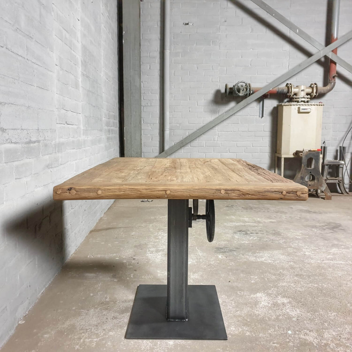 Industrial design bistro table – height adjustable base – IND774