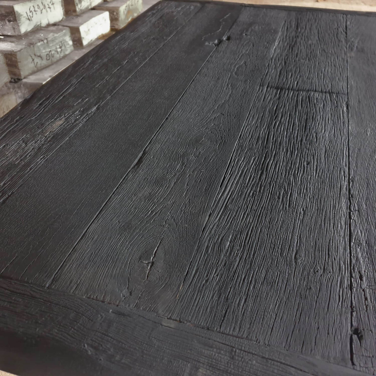 Height adjustable crank table – charred oak tabletop – DT40