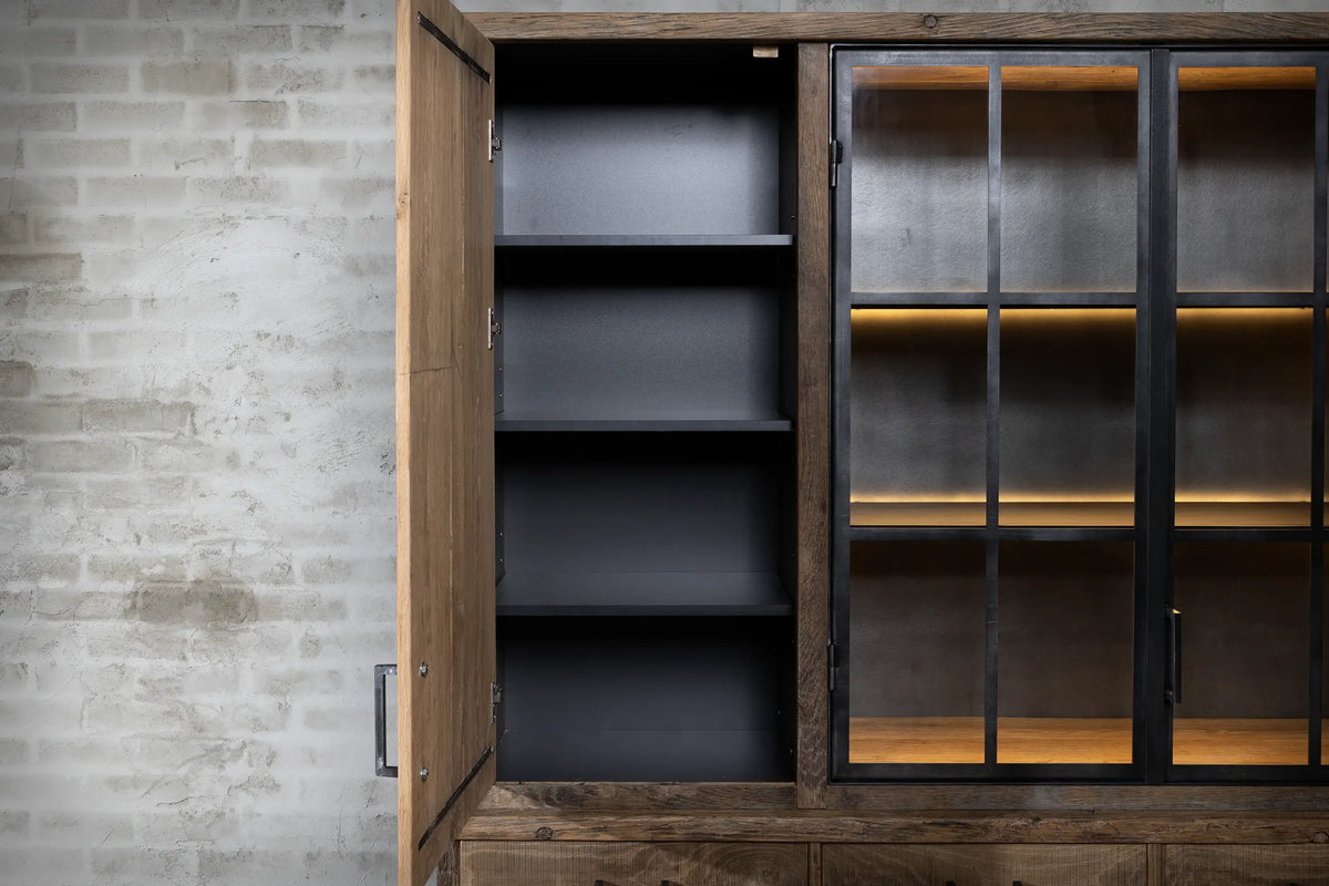 Oak dresser in country style with doors and glass display – K004