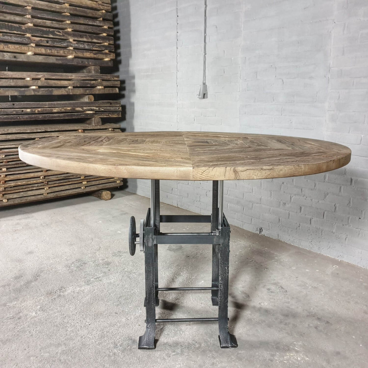 Industrial round dining table with height adjustable base – IND673