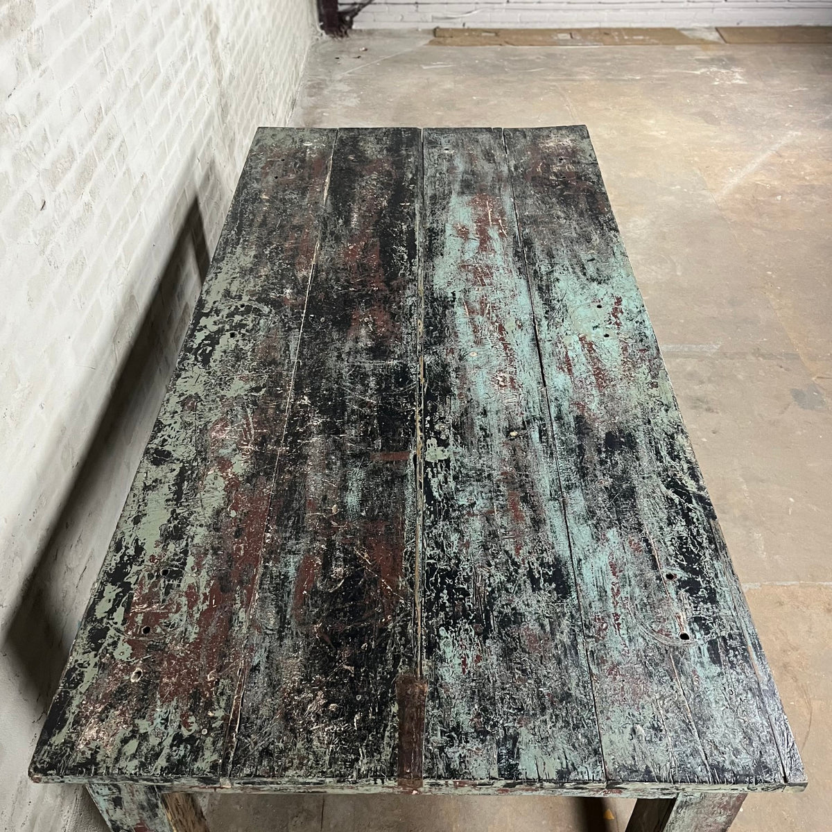 Large vintage workbench with blue-black patina – Top082