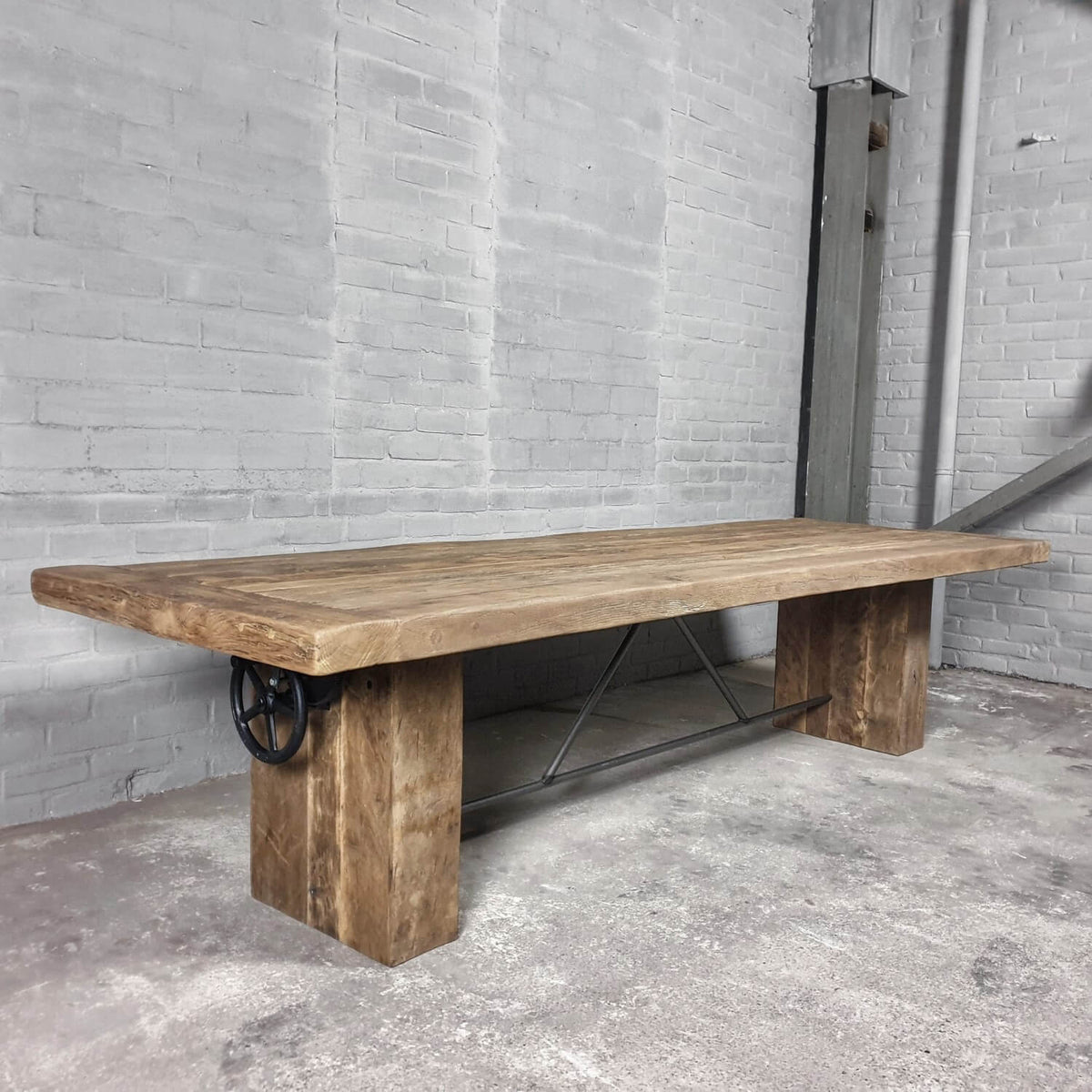 Height adjustable wooden dining table – reclaimed oak – Z015