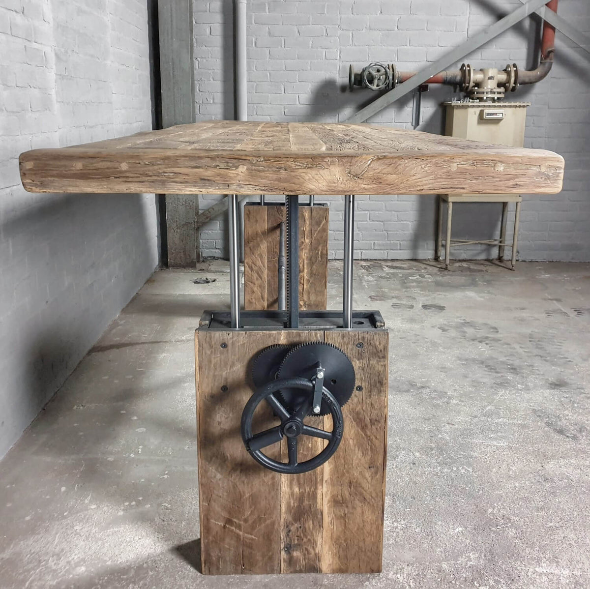 Height adjustable wooden dining table – reclaimed oak – Z015
