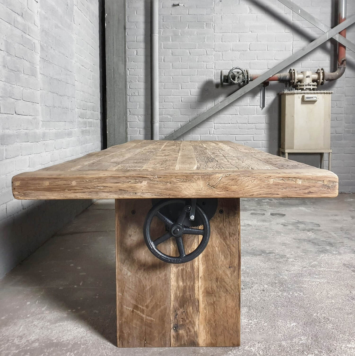 Height adjustable wooden dining table – reclaimed oak – Z015