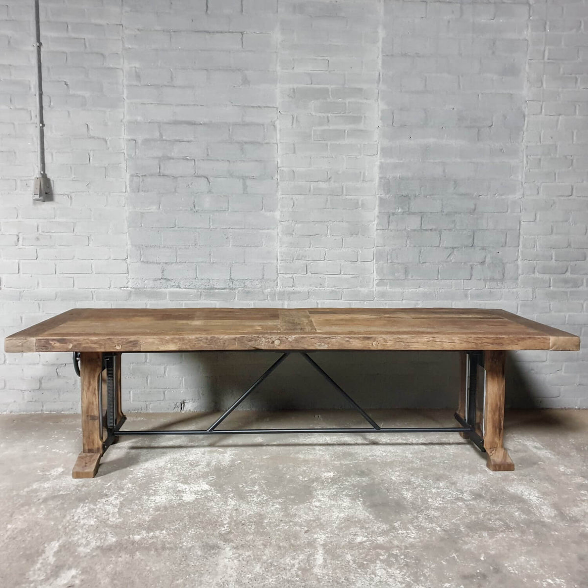 Oak dining table St Moritz height adjustable – custom made – Z024