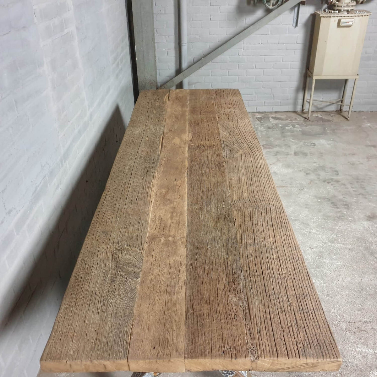 Industrial table with a 7cm sunburned reclaimed oak top – DT06