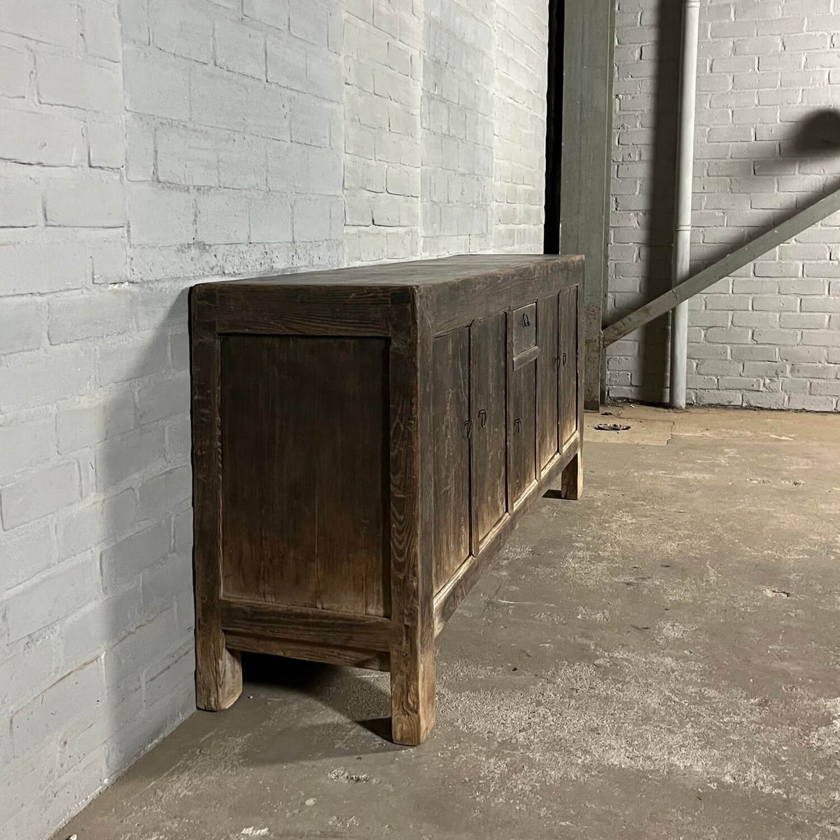 Rustic Chinese sideboard of black elm wood | 5 doors D033