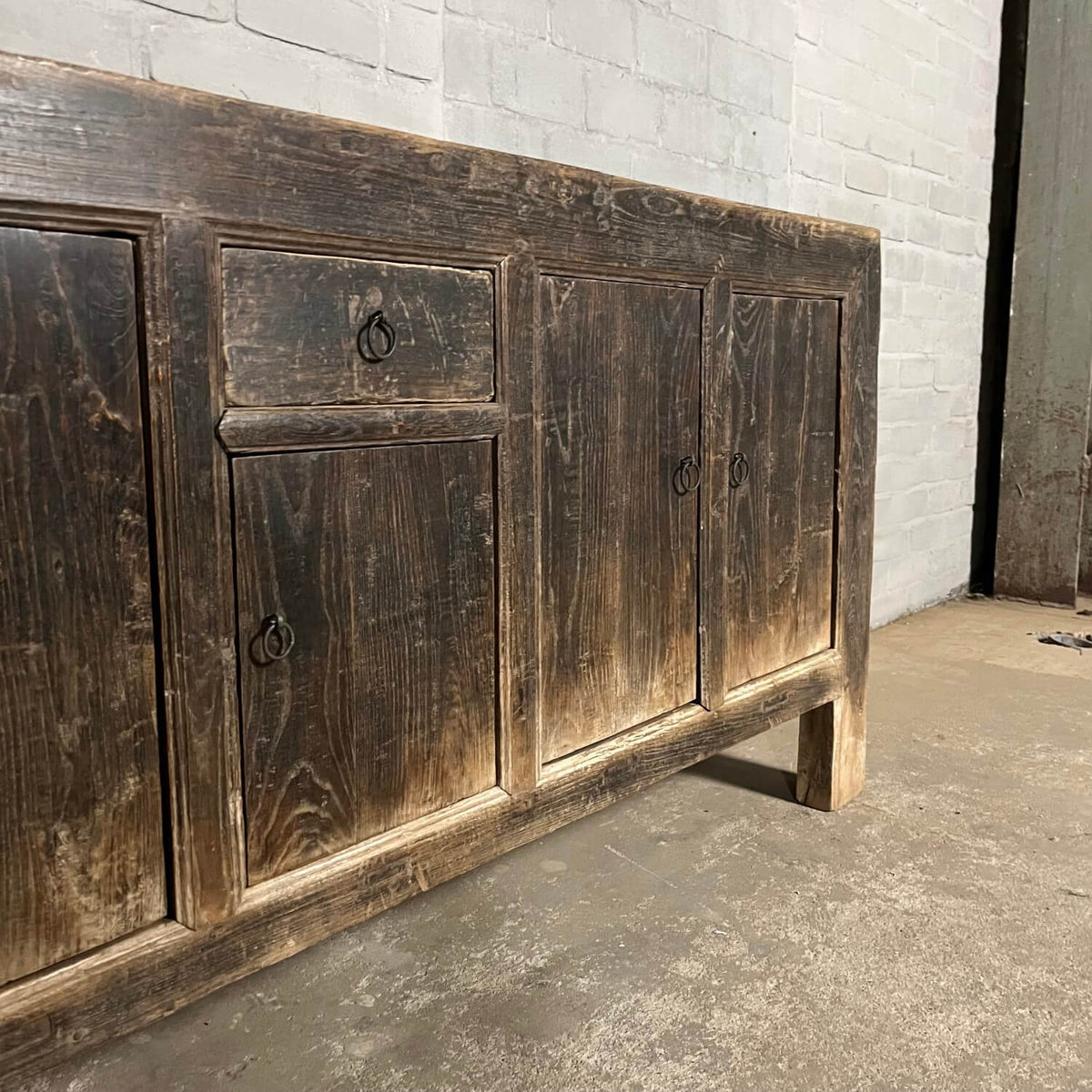 Rustic Chinese sideboard of black elm wood | 5 doors D033