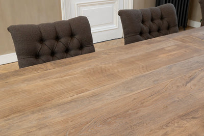 Industriële in hoogte verstelbare eettafel met luxe eikenhouten tafelblad