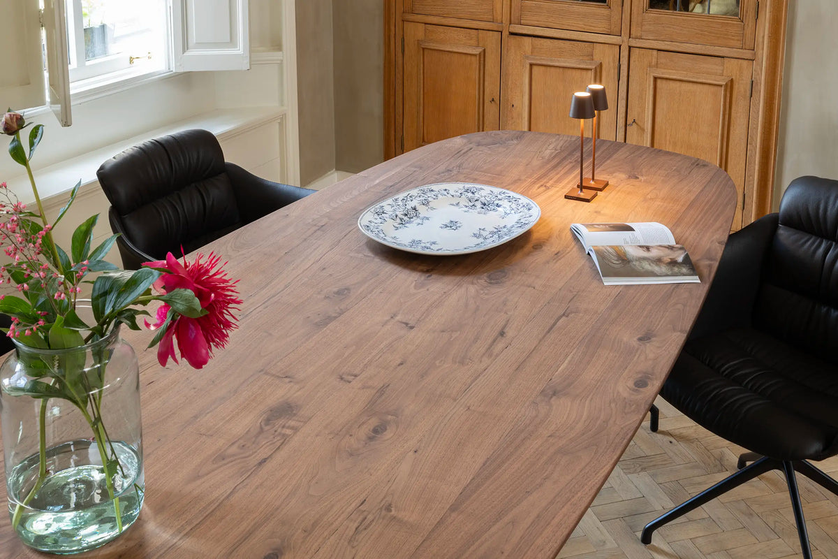 Scandinavische ovale eettafel van notenhout