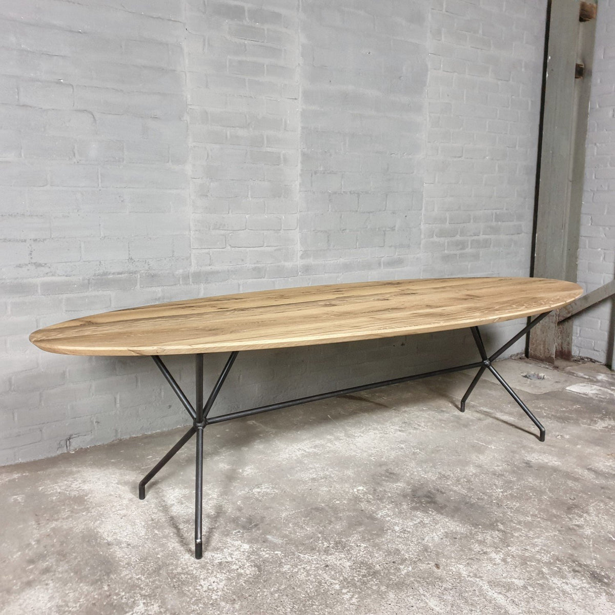 Oval oak diningtable with beveled edge custom made – DT36