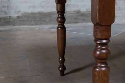 Classic oak dining table in antique style – G022
