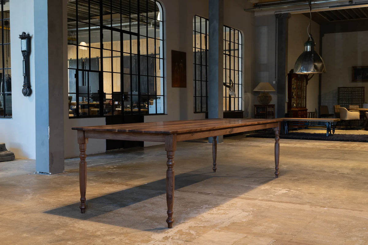 Classic dining table in antique style from walnut – G022-N