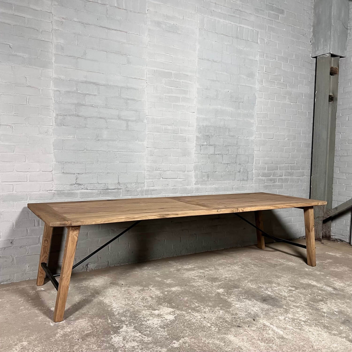 Scandinavian dining table Bato – Sustainable old oak and steel – H024