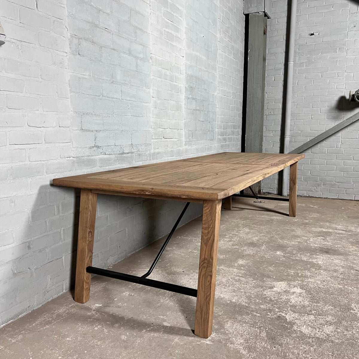 Scandinavian dining table Bato – Sustainable old oak and steel – H024