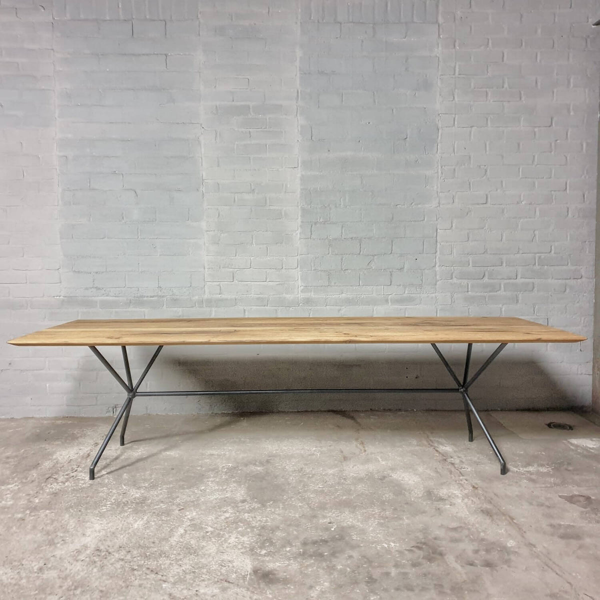 Modern oak diningtable with beveled edge custom made – DT31