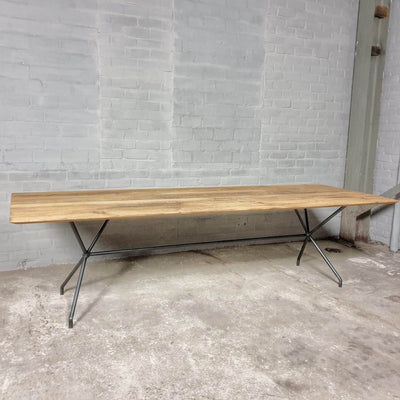 Modern oak diningtable with beveled edge custom made – DT31