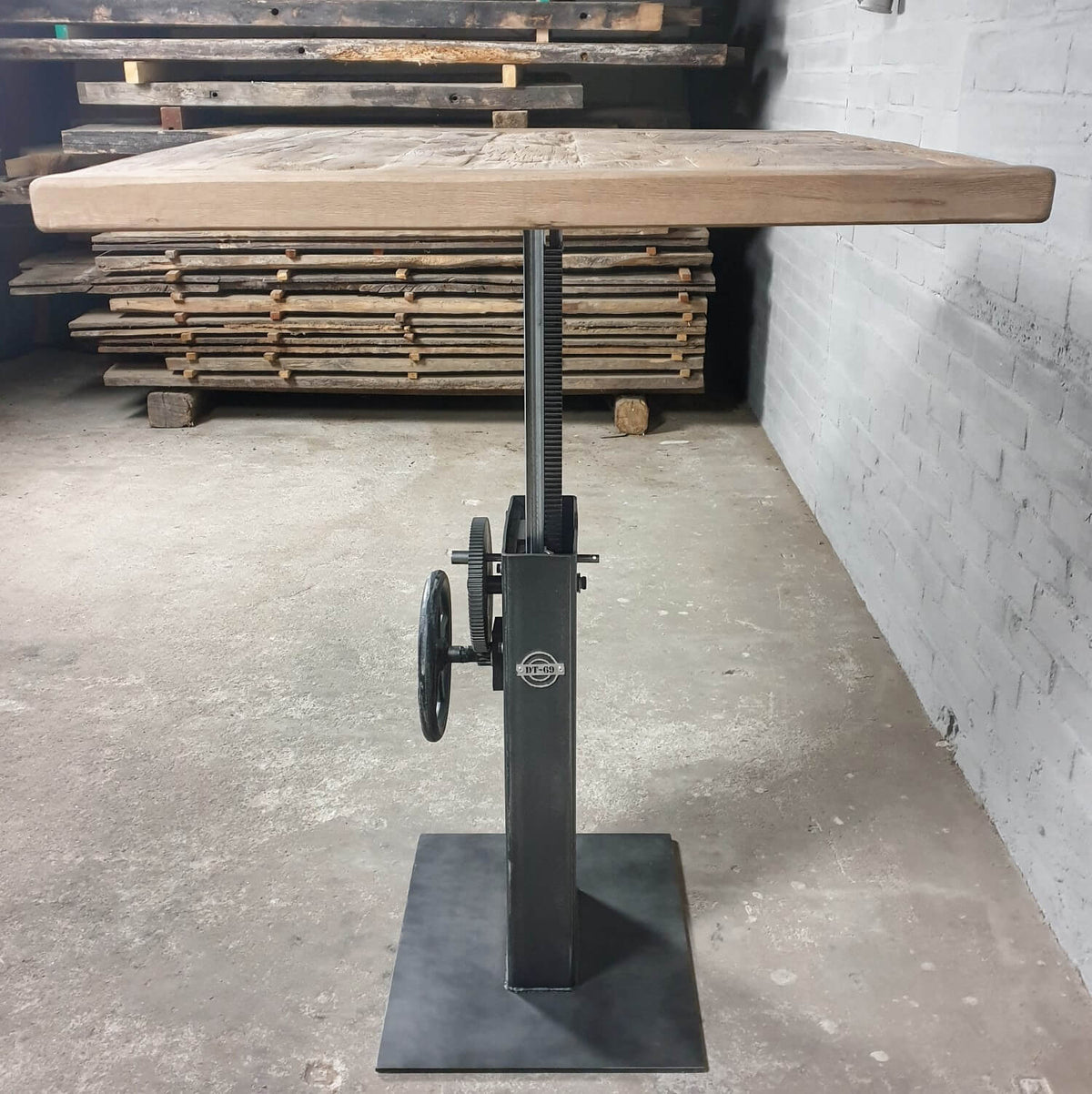 Industrial design bistro table – height adjustable base – IND753