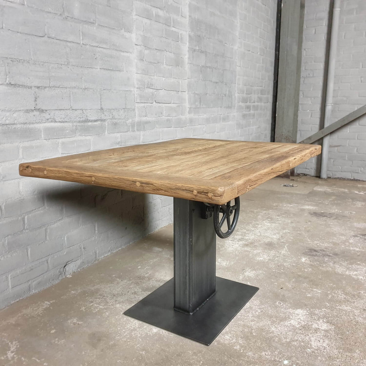 Industrial design bistro table – height adjustable base – IND774