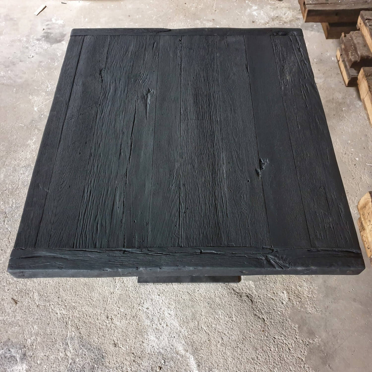 Height adjustable crank table – charred oak tabletop – DT40