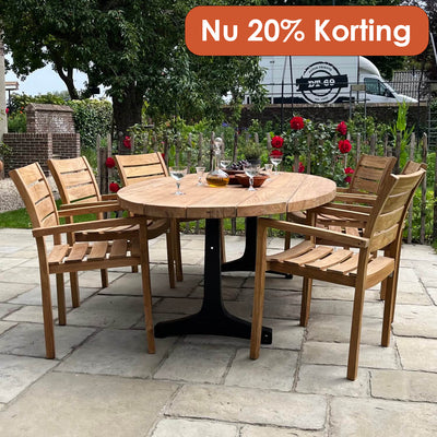 Industriële ovale tafel met tuinstoelen en ijzeren tafelpoten