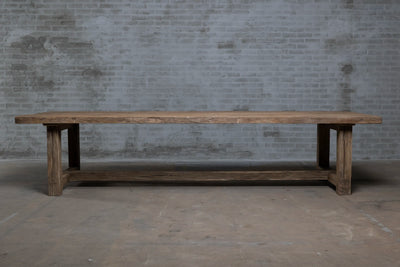 Zijaanzicht van Z027-M Ulm kloostertafel van massief eikenhout