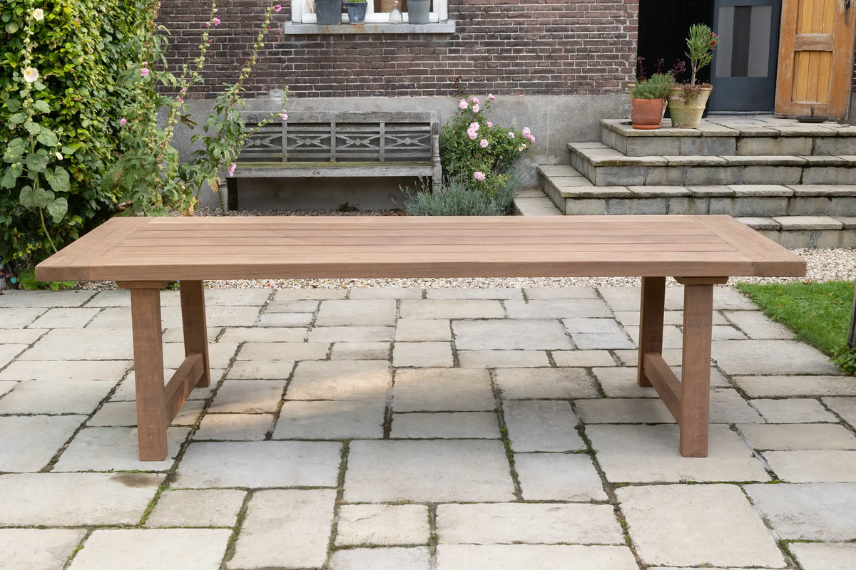 Landelijke kloostertafel voor buiten T22 gemaakt van Fraké hout
