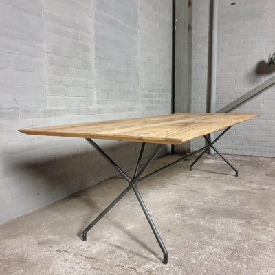 Modern oak diningtable with beveled edge custom made – DT31
