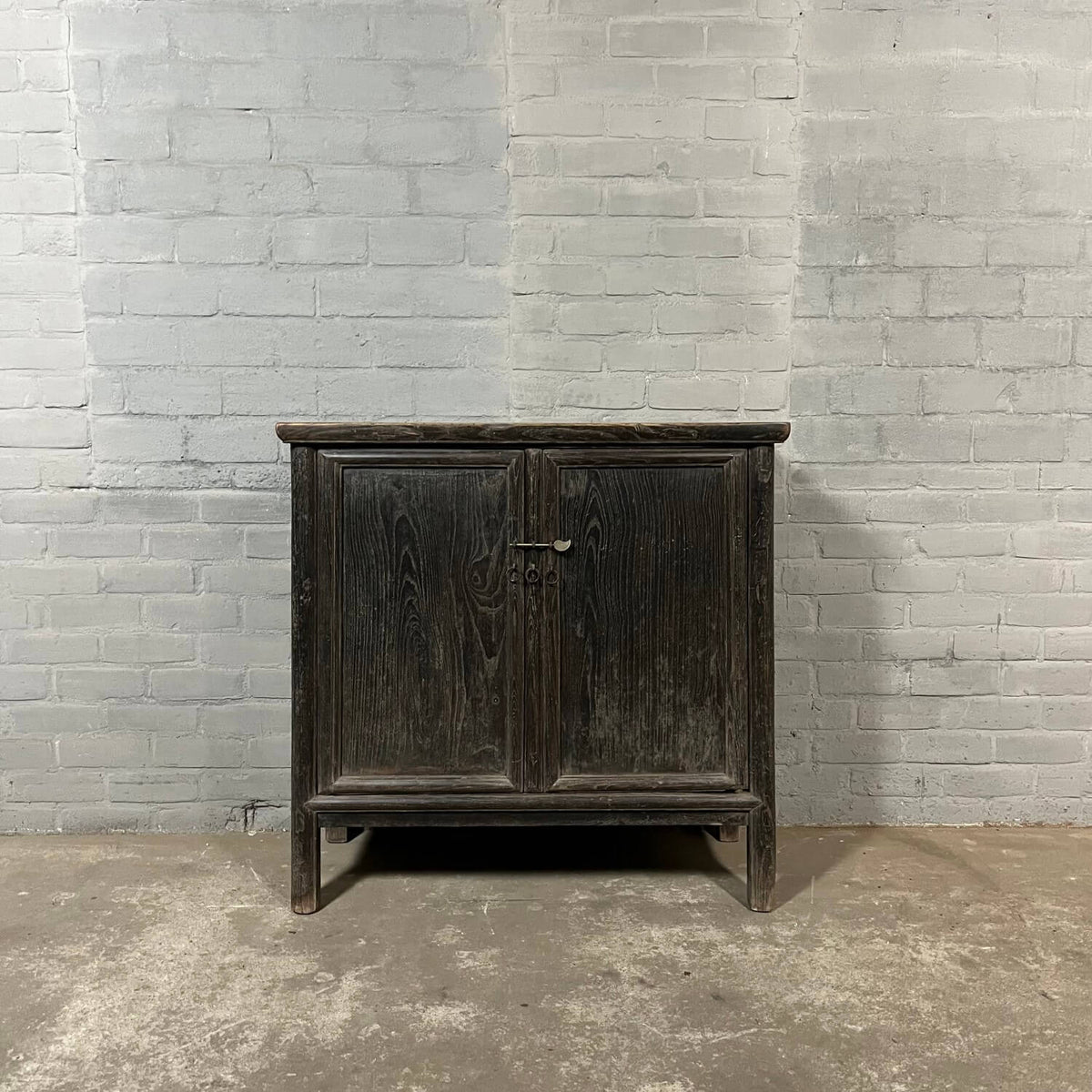 Old Chinese sideboard from elmwood | 2 doors D027