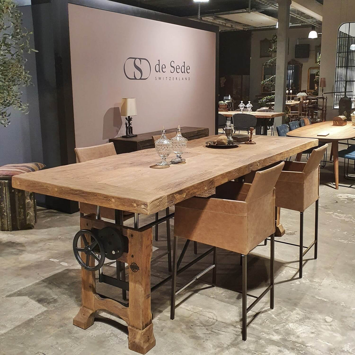 Modern bar chairs with armrests | KFF Texas | S39