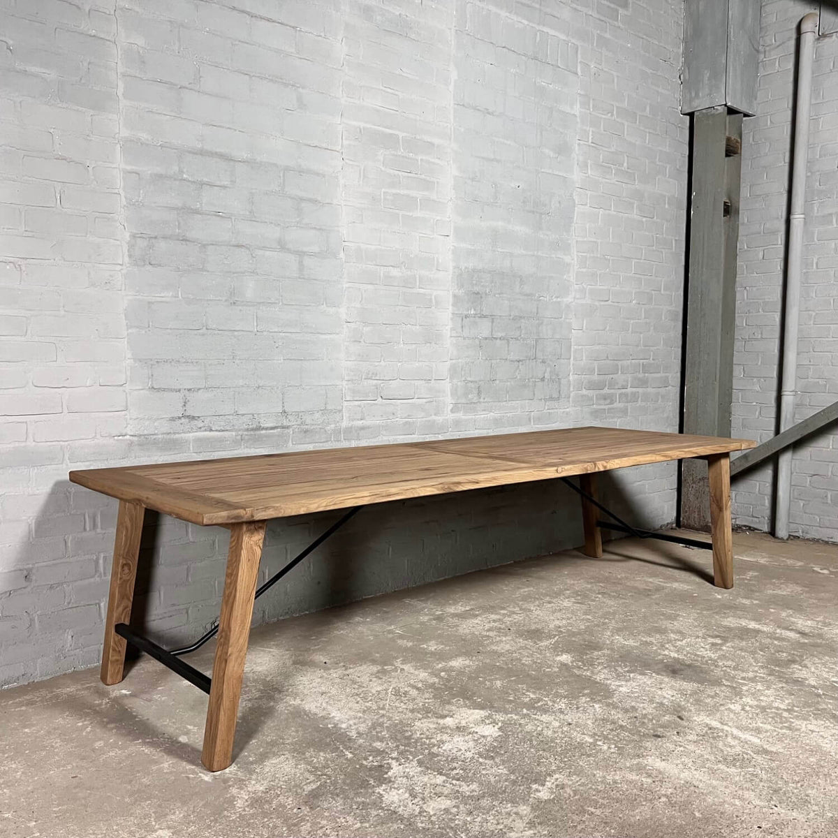 Moderne eettafel met Scandinavisch design