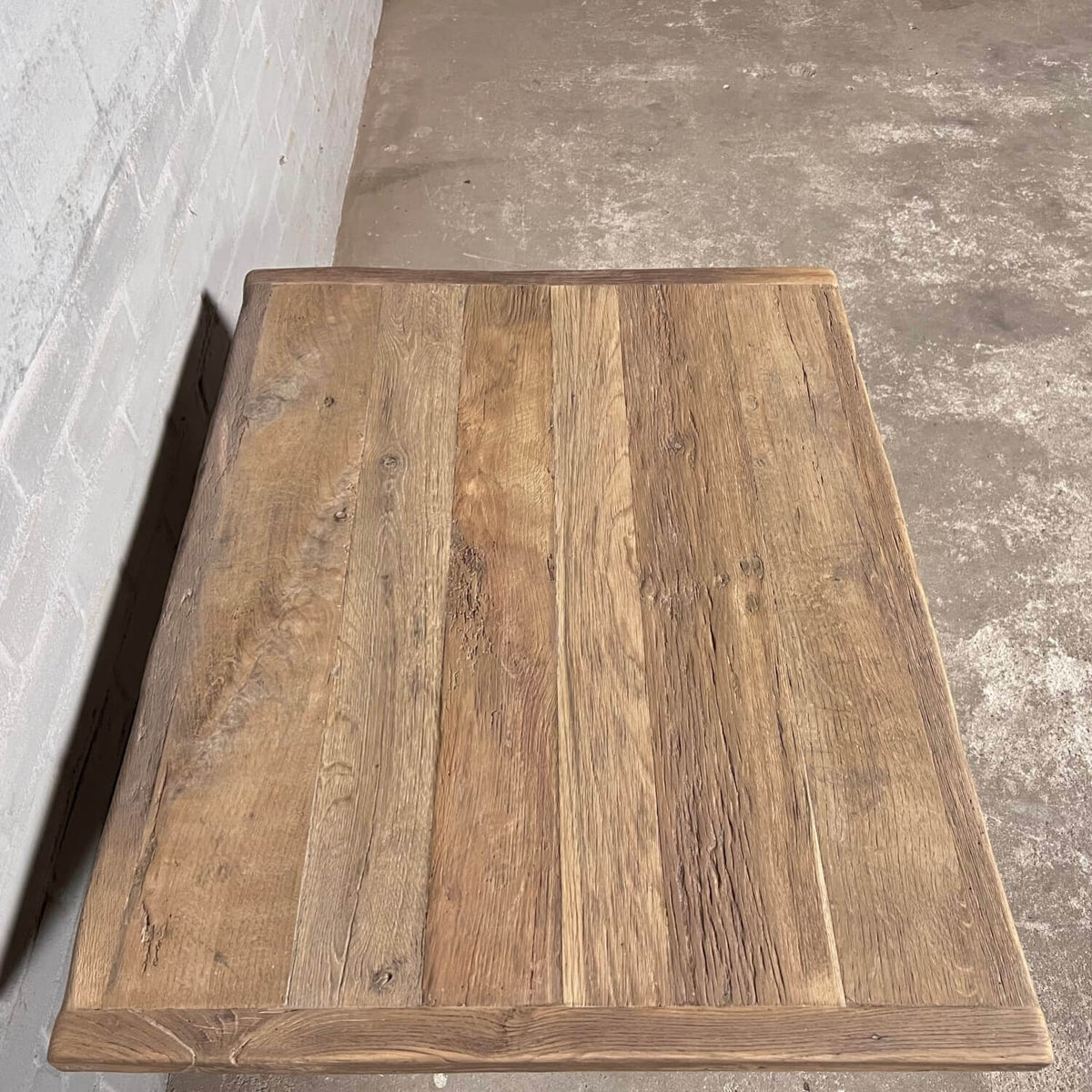 Industrial design bistro table – height adjustable base – IND502