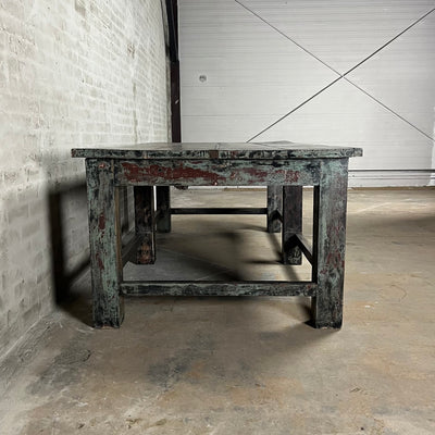 Large vintage workbench with blue-black patina – Top082