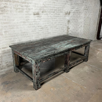 Large vintage workbench with blue-black patina – Top082