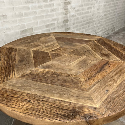 Small round refectory table in old oak wood – Basel – Z017