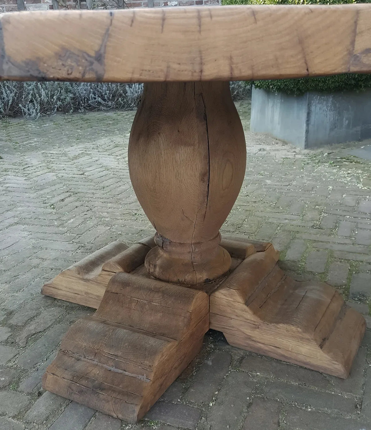 Round refectory table from solid old oak – Cluny – Z020