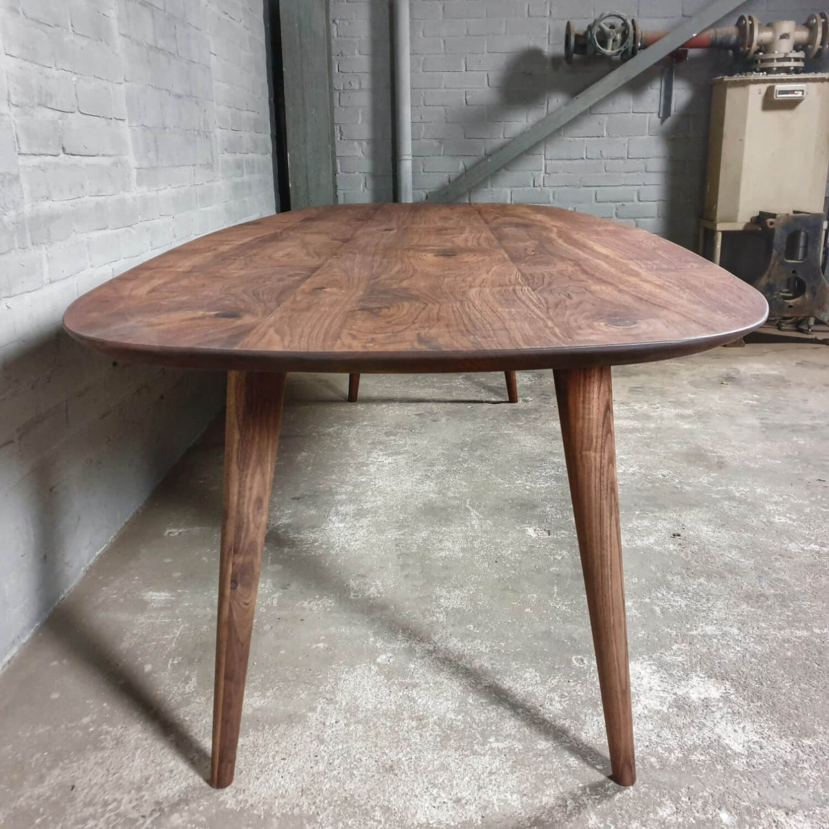 Walnut dining table Danish oval – custom-made – Z025-N