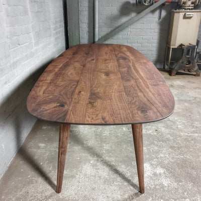 Walnut dining table Danish oval – in stock – IND780