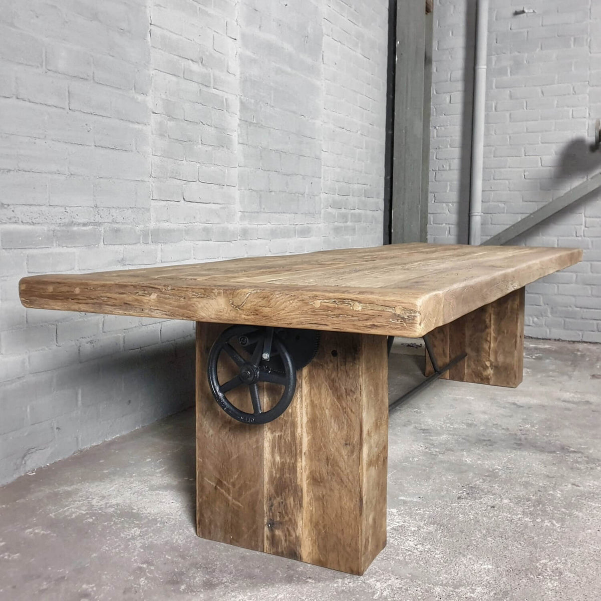 Height adjustable wooden dining table – reclaimed oak – Z015