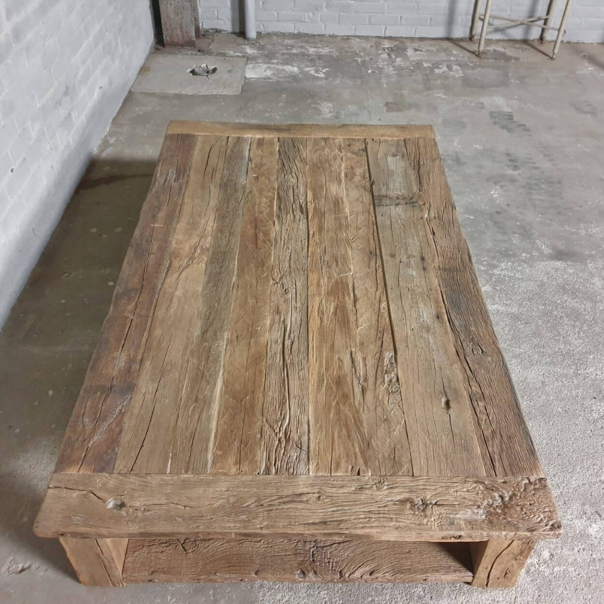 Robust farmhouse style coffee table Colmar – extra bottom shelf – sunburned reclaimed oak